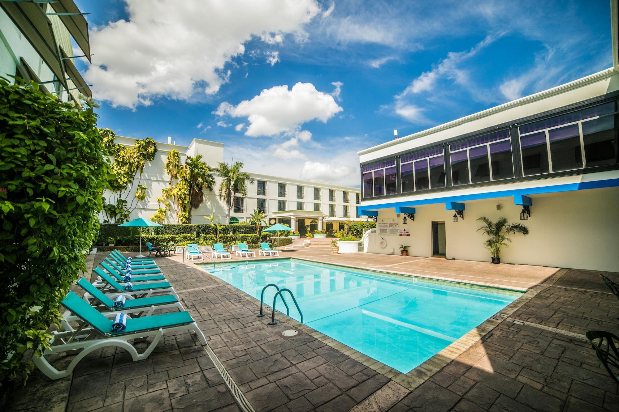 The Knutsford Court Hotel Кингстън Екстериор снимка