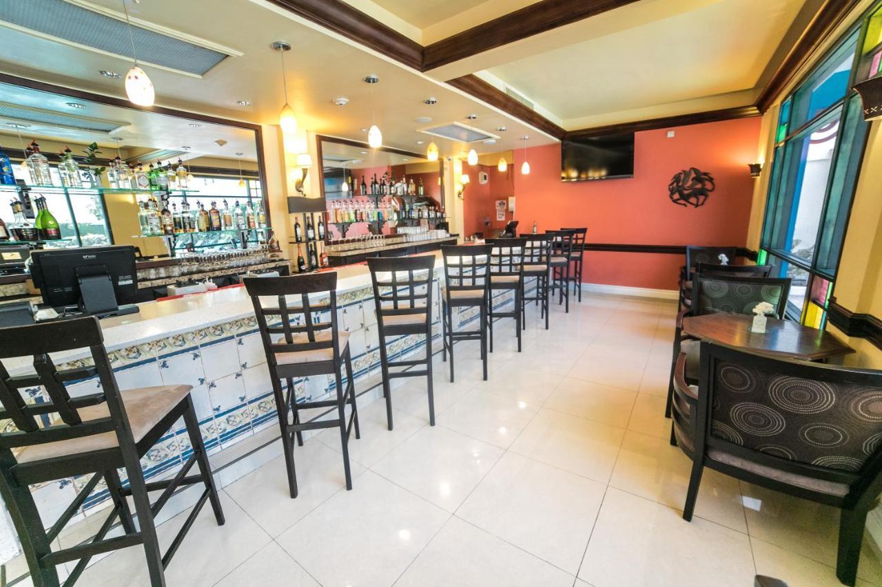 The Knutsford Court Hotel Кингстън Екстериор снимка